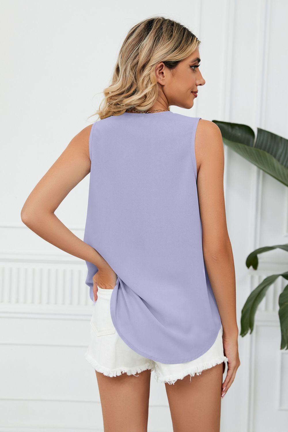 Contrast Trim Plunge Sleeveless Blouse