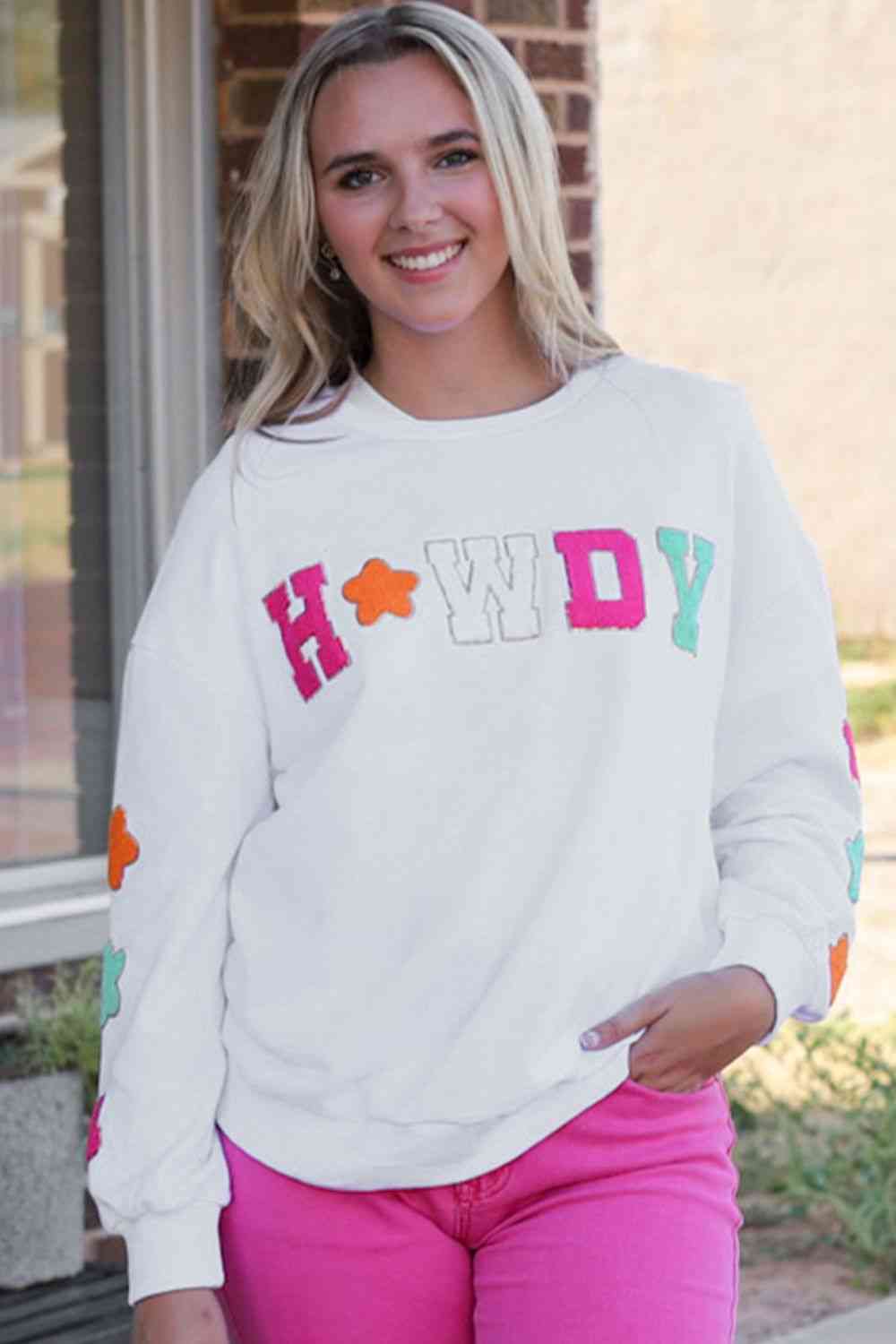 HOWDY Graphic Round Neck Sweatshirt